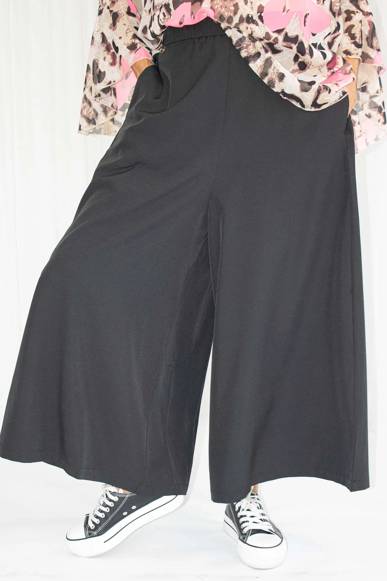 Aria Zip Side Wide Leg Culottes in Black