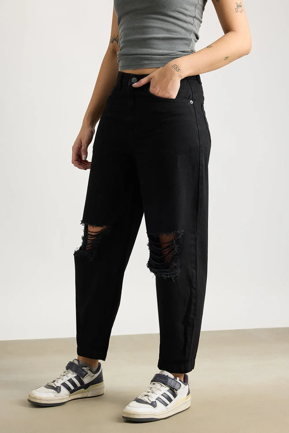 Relaxed Distress Black Jeans