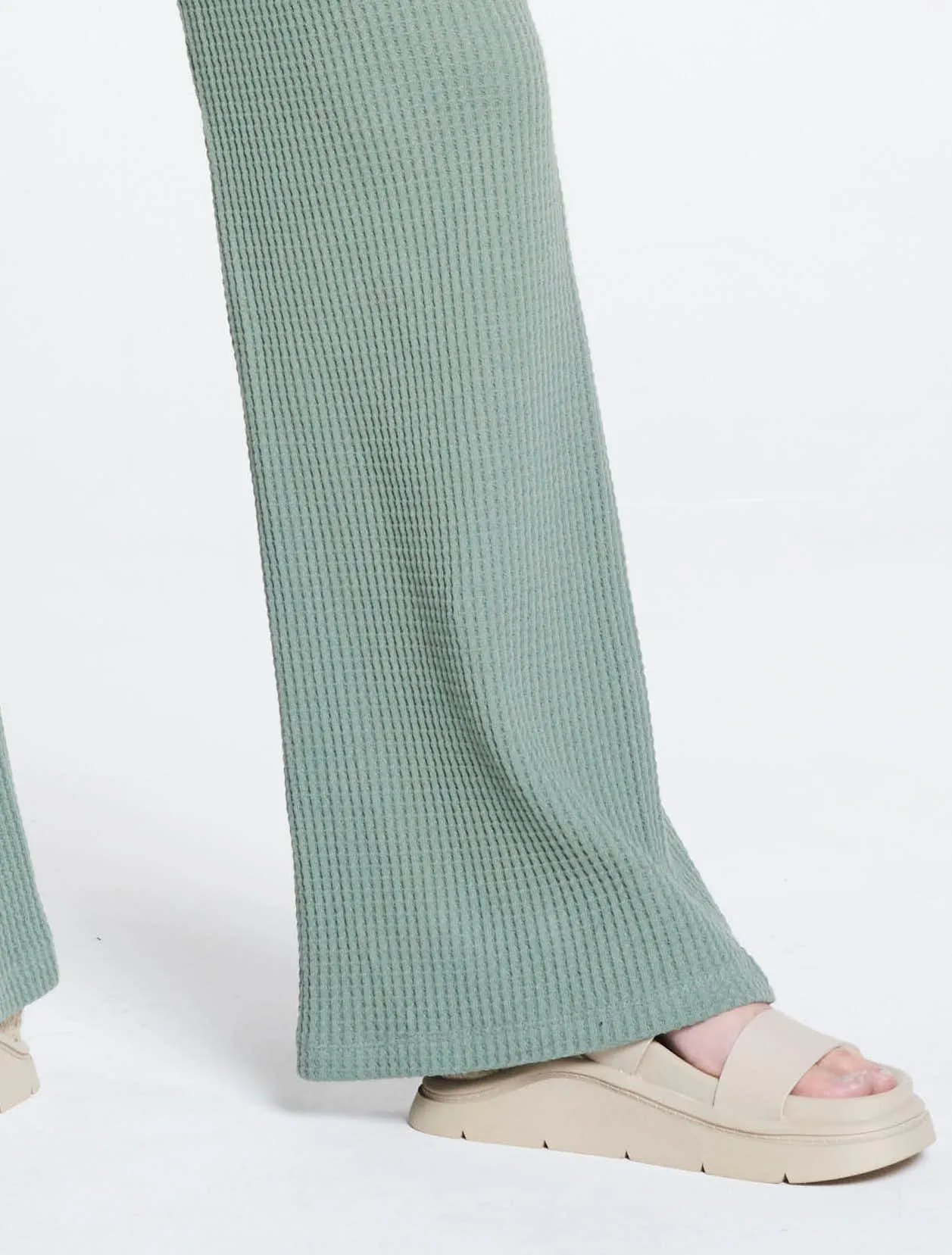 Relaxed fit structured flared pants - Silvered Olive